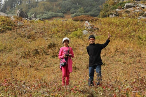 Children group trekking to Lama Dug
